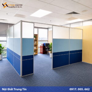 Vách Ngăn Gỗ Công Nghiệp Bọc Nỉ – Khung Nhôm Chắc Chắn, Hiện Đại | VACH-012