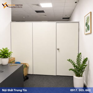 Vách ngăn nỉ văn phòng kết hợp cửa VACH-017