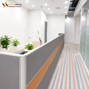 Vách ngăn gỗ công nghiệp kết hợp nỉ và khung nhôm – VACH-046