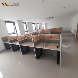 Vách ngăn gỗ công nghiệp kết hợp nỉ và khung nhôm bền bỉ – VACH-051