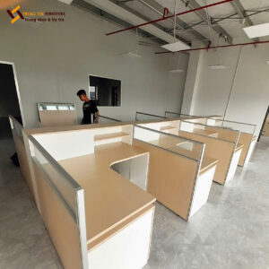 Vách Ngăn Bàn Làm Việc Gỗ Kính Hiện Đại – Tối Ưu Không Gian VACH-052