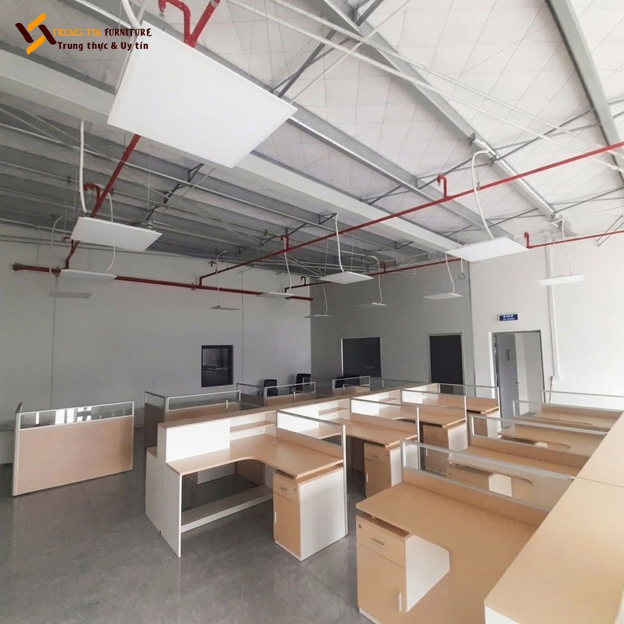 Vách Ngăn Bàn Làm Việc Gỗ Kính Hiện Đại – Tối Ưu Không Gian VACH-052 Vách Ngăn Bàn Làm Việc Gỗ Kính Hiện Đại – Tối Ưu Không Gian VACH-052