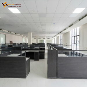 Vách ngăn gỗ bàn làm việc kết hợp kính hiện đại – VACH-070