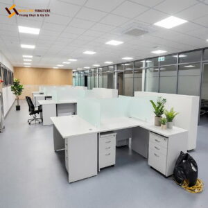Vách ngăn kính văn phòng hiện đại tối ưu không gian – VACH-071