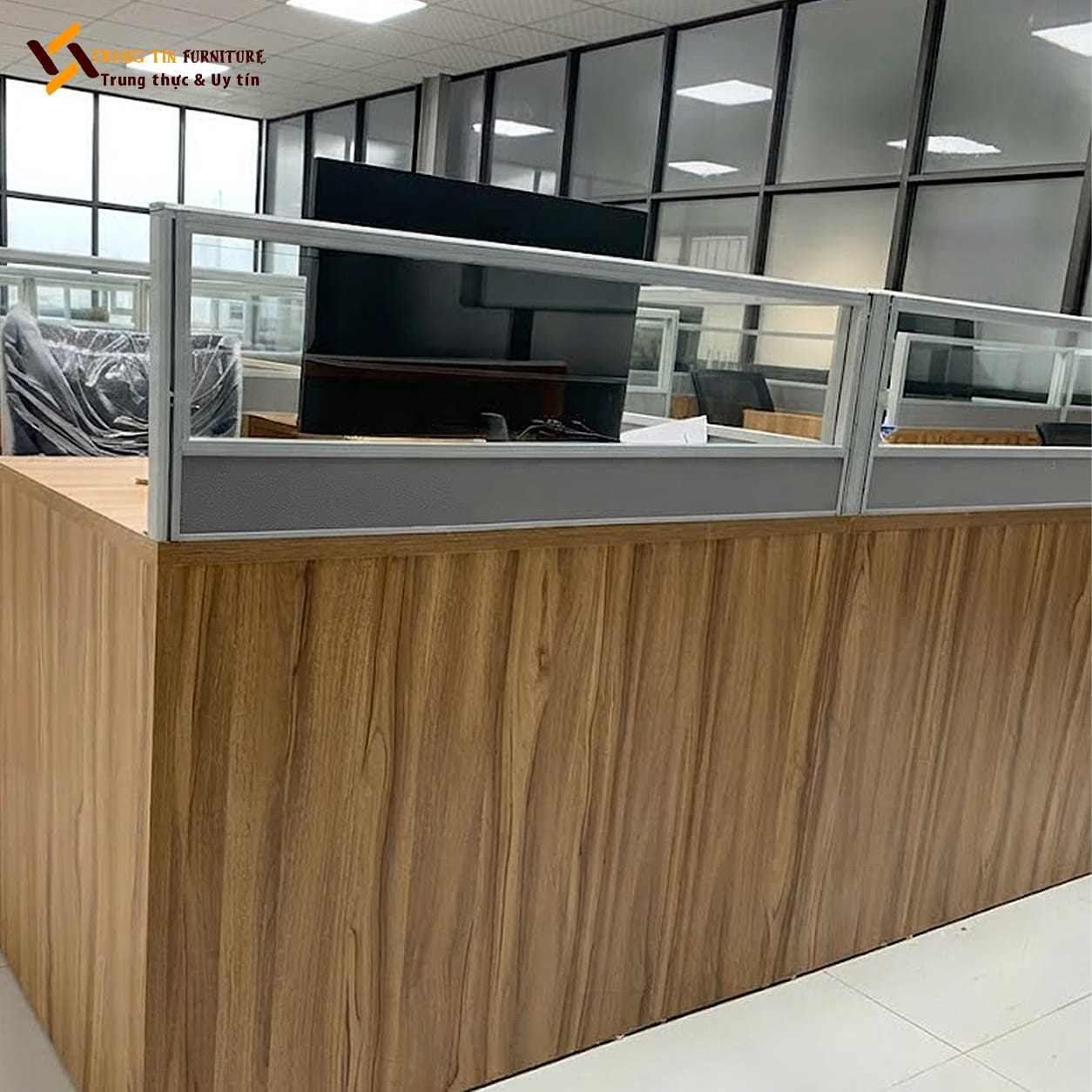 Vách kính khung nhôm thiết kế tối giản – VACH-074 Vách kính khung nhôm thiết kế tối giản – VACH-074