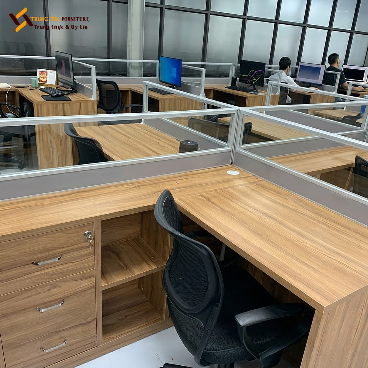 Vách kính khung nhôm thiết kế tối giản – VACH-074 Vách kính khung nhôm thiết kế tối giản – VACH-074