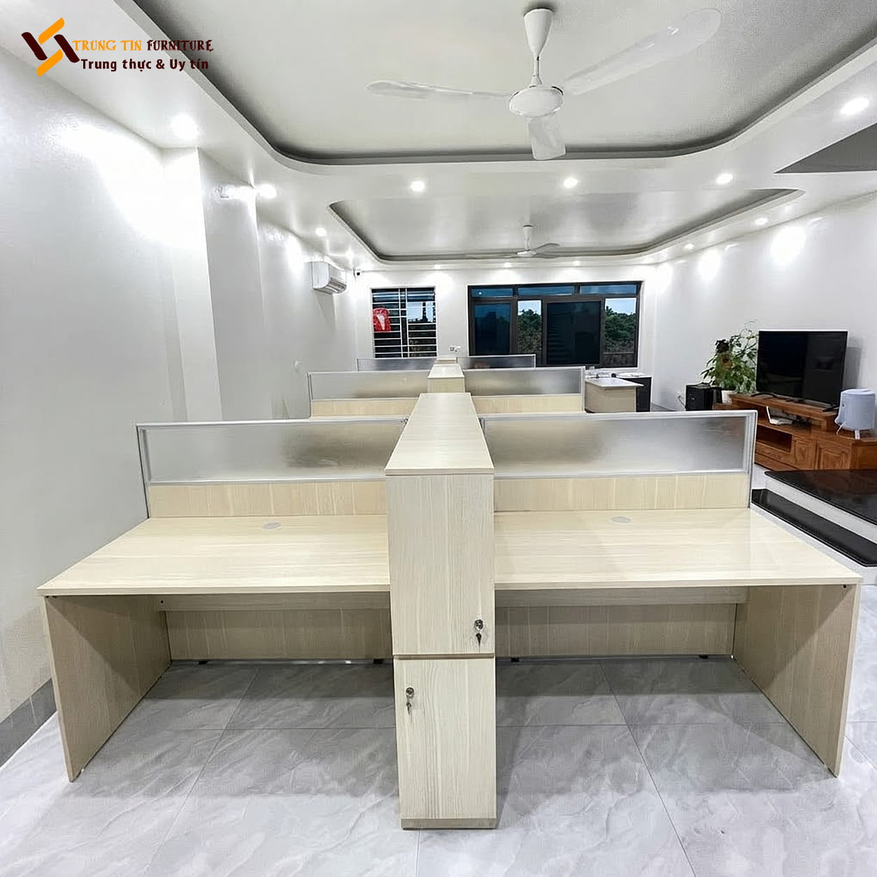 Vách Ngăn Văn Phòng Gỗ Công Nghiệp – Vân Sáng | VACH-081 Vách Ngăn Văn Phòng Gỗ Công Nghiệp – Vân Sáng | VACH-081