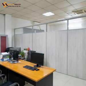 Vách Ngăn Văn Phòng Kính Gỗ Vân Sáng | VACH-084