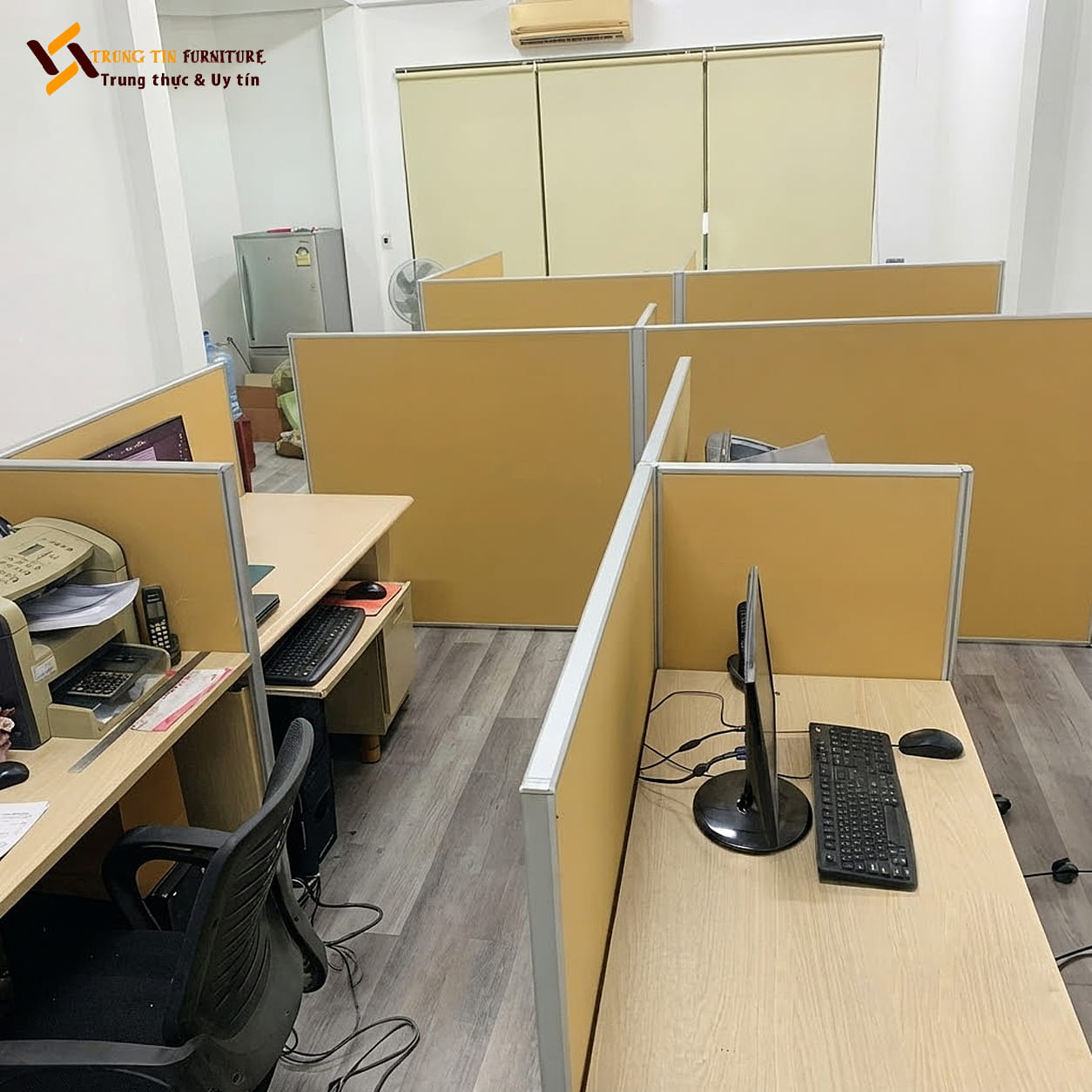 Vách Ngăn Bàn Làm Việc Khung Nhôm Gỗ MDF VACH-087 Vách Ngăn Bàn Làm Việc Khung Nhôm Gỗ MDF VACH-087
