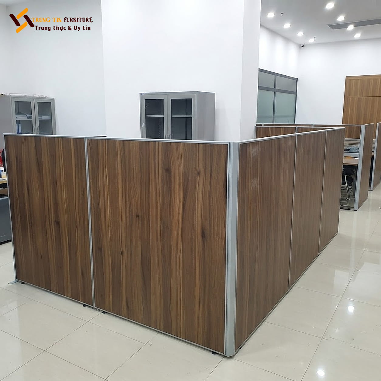 Vách Ngăn Bàn Làm Việc Khung Nhôm Gỗ MDF VACH-087 Vách Ngăn Bàn Làm Việc Khung Nhôm Gỗ MDF VACH-087