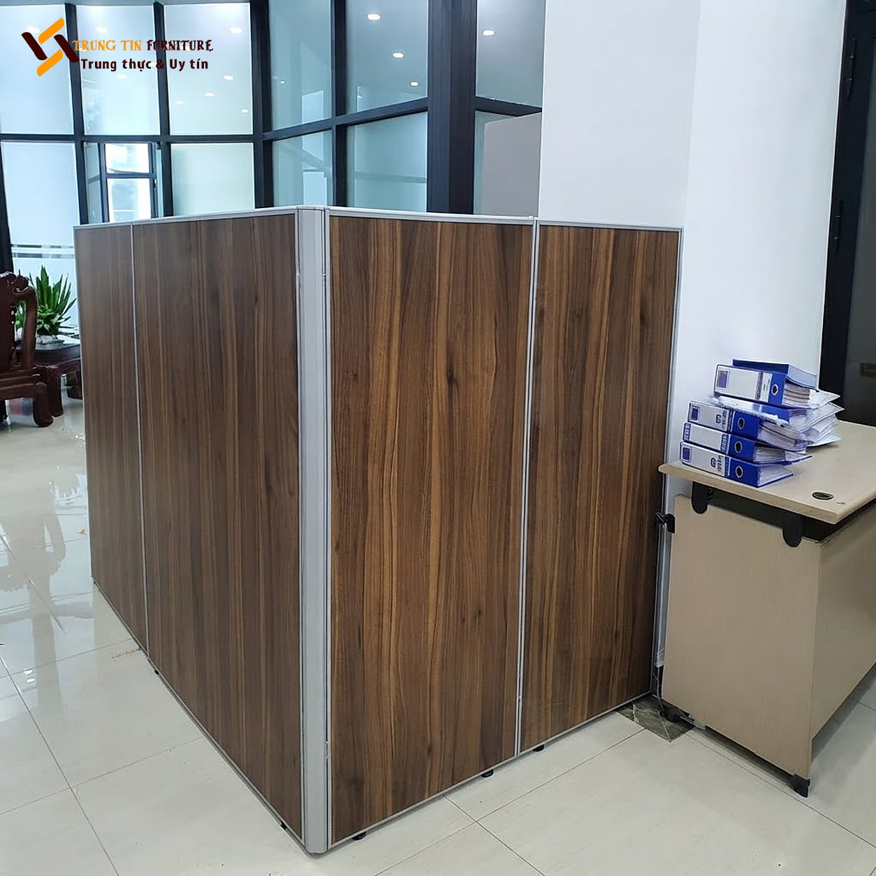 Vách Ngăn Bàn Làm Việc Khung Nhôm Gỗ MDF VACH-087 Vách Ngăn Bàn Làm Việc Khung Nhôm Gỗ MDF VACH-087